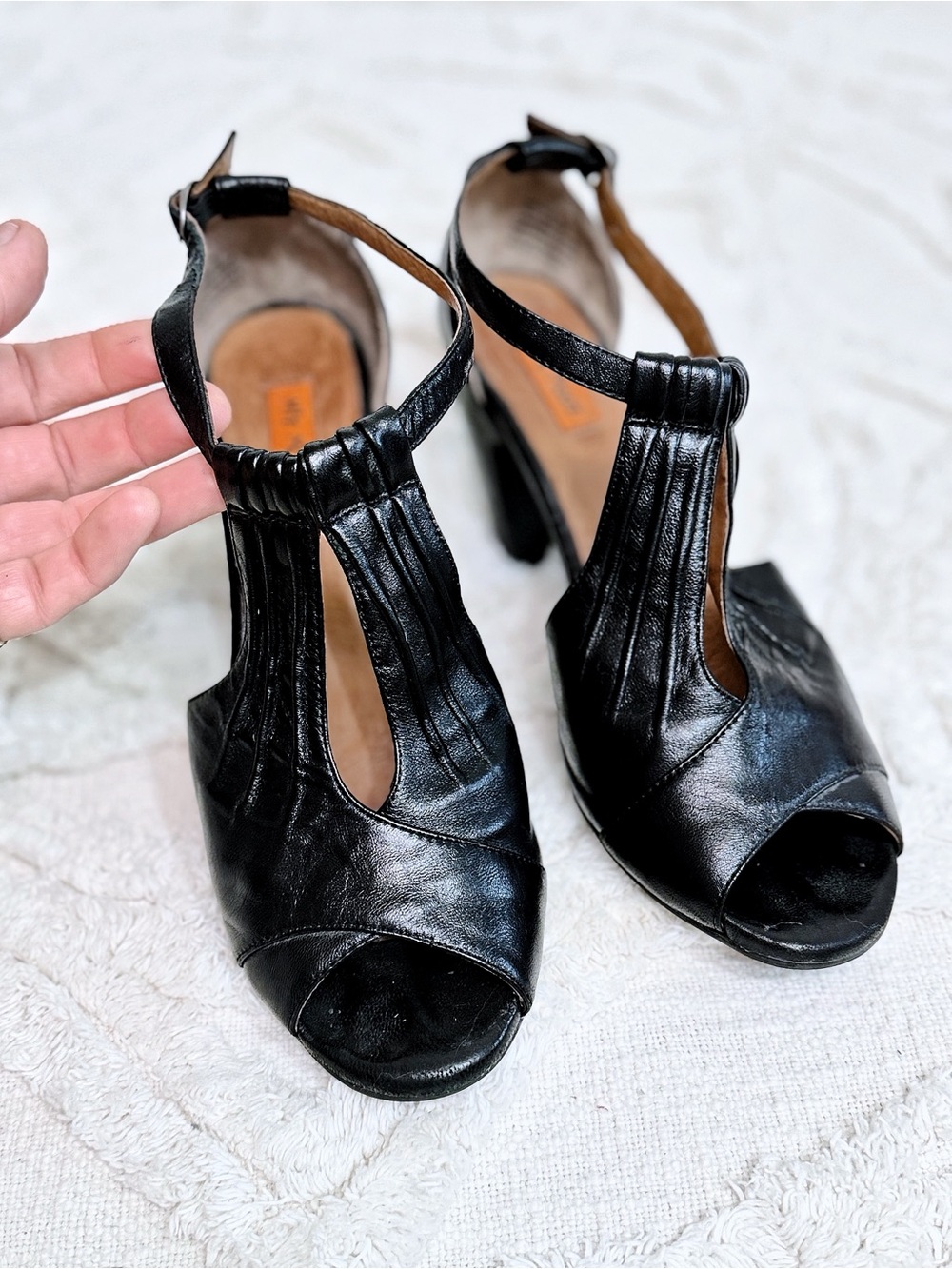 Miz Mooz Salima Black Leather T-Strap Peep Toe Heels Size 8.5 GUC w/Flaws